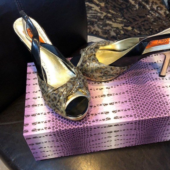 Shoes - Picture 2 of 2